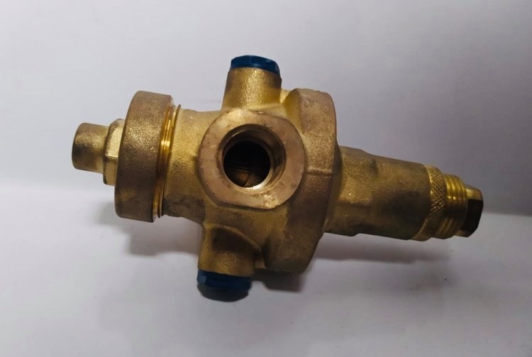 REDUKTOR CIŚNIENIA WODY 1